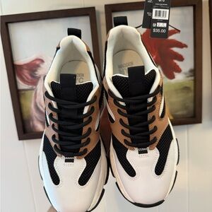 Steve Madden Women's Black and Tan Sneakers